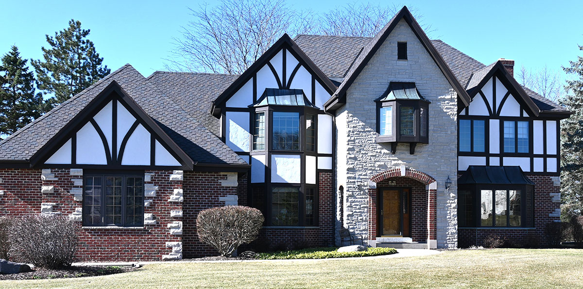 Exterior house painting feature on Hastings Dr in Brookfield WI