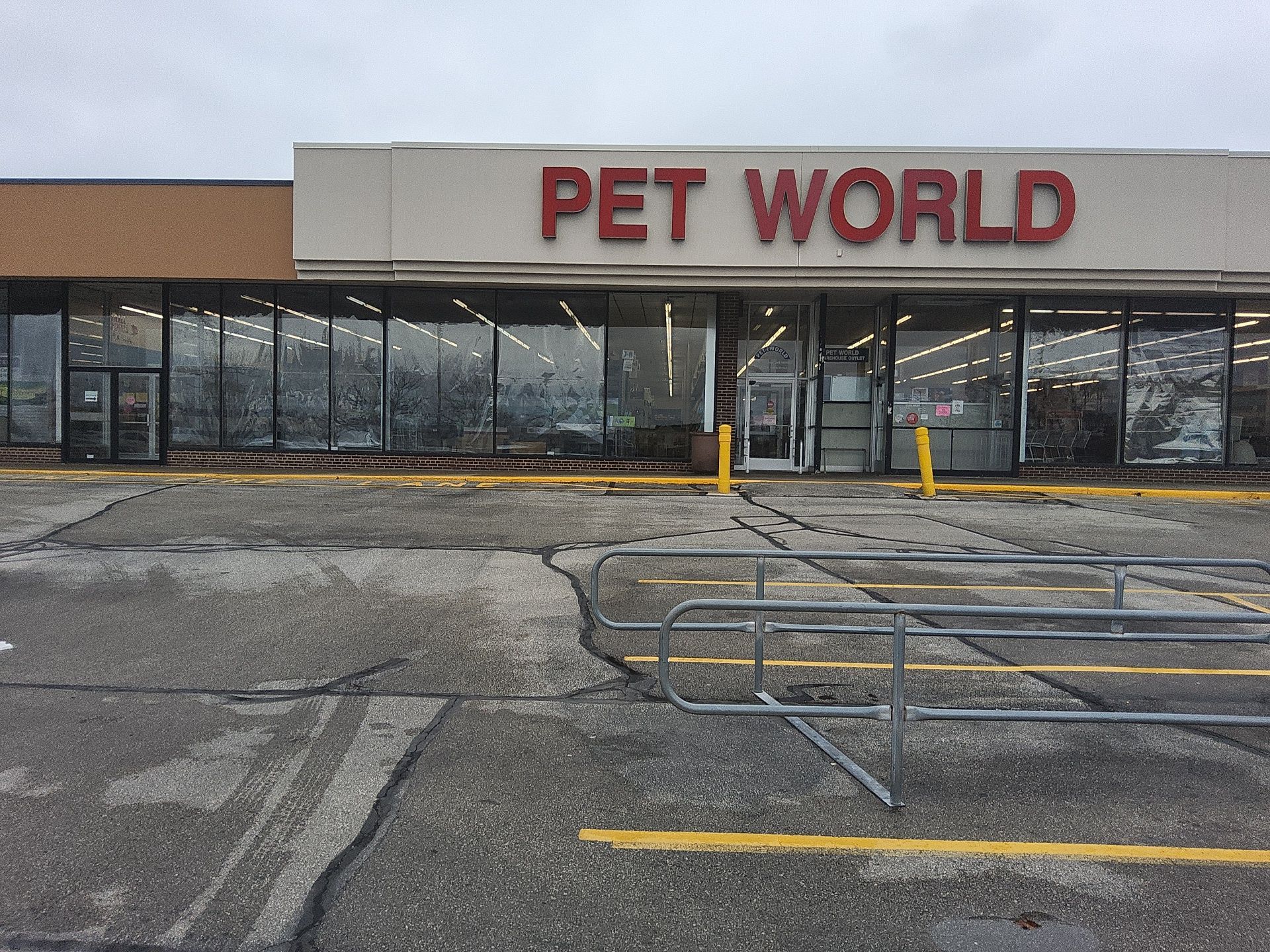 West Allis commercial storefront exterior at Pet World